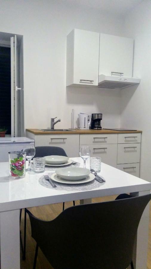 Отель Studio Apartman Adris Шибеник Экстерьер фото