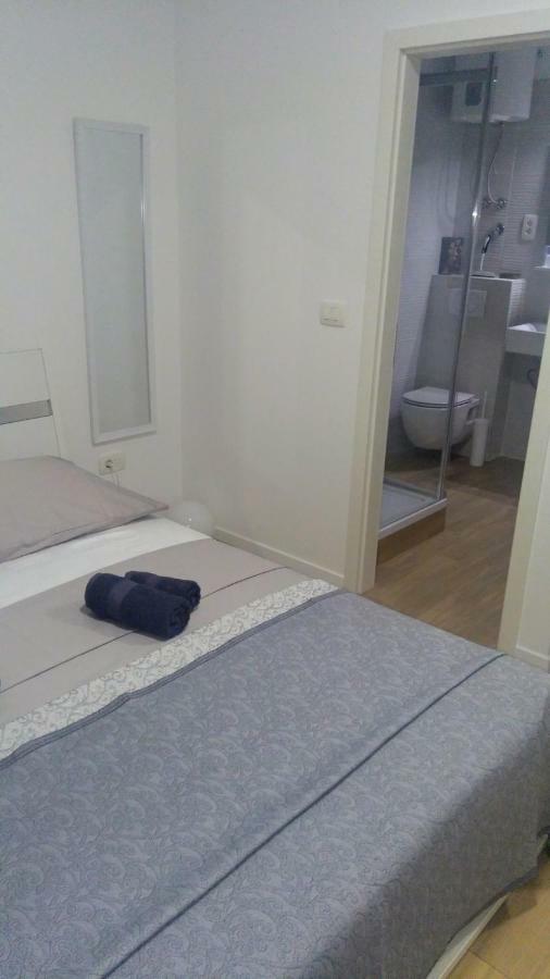 Отель Studio Apartman Adris Шибеник Экстерьер фото